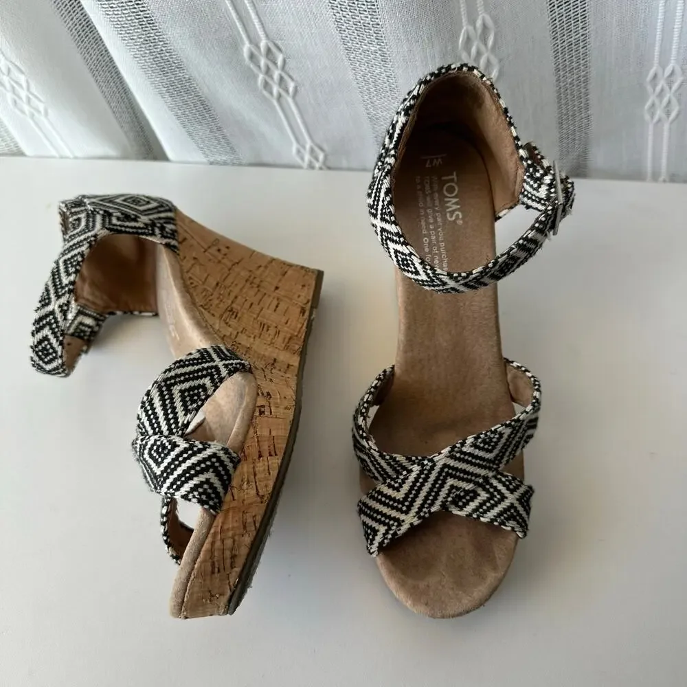 Toms (7) Cork Wedge Aztec Printed Sandals Boho Black/White Eclectic Pattern